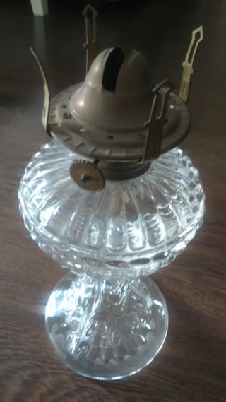 Quinquel antiguo de cristal tallado
