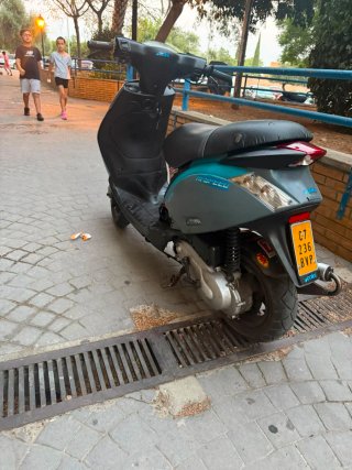 Piaggio Zip Scooter Negro/Verde