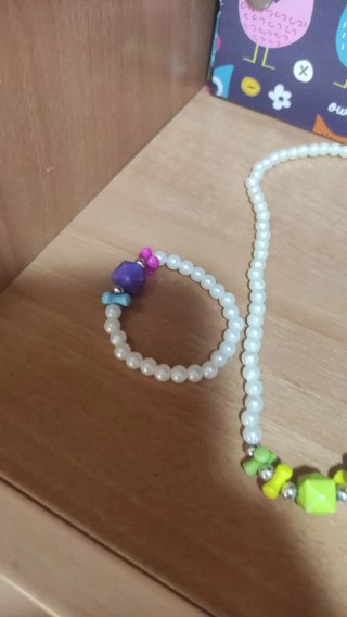 Collar y pulsera de perlas y cuentas
