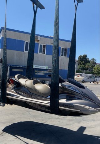 Moto de agua averiada