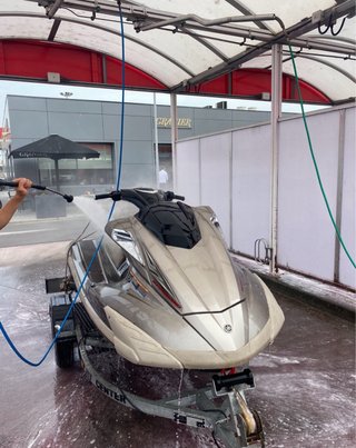 Moto de agua averiada