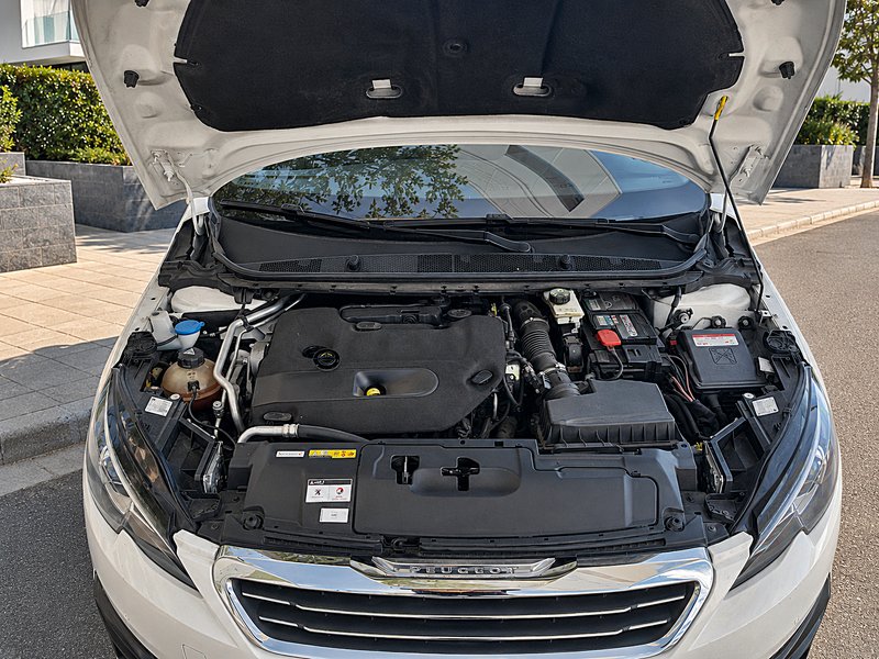 Peugeot 308 SW 2.0 BlueHDI GT EAT6 2017, foto 11