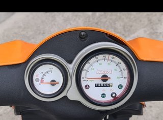 Beta Ark Scooter Naranja y Negra