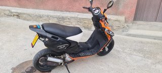 Beta Ark Scooter Naranja y Negra