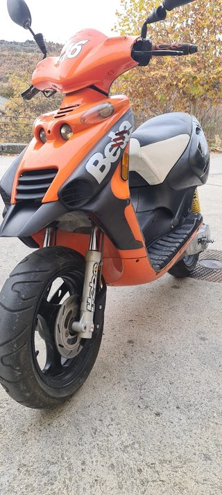 Beta Ark Scooter Naranja y Negra