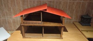 Casa de muñecas antigua de madera