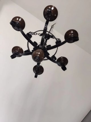 Lámpara de techo metal negra y marrón