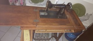 Máquina de coser SIGMA con mueble