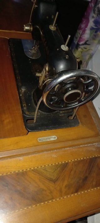 Máquina de coser SIGMA con mueble
