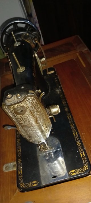 Máquina de coser SIGMA con mueble