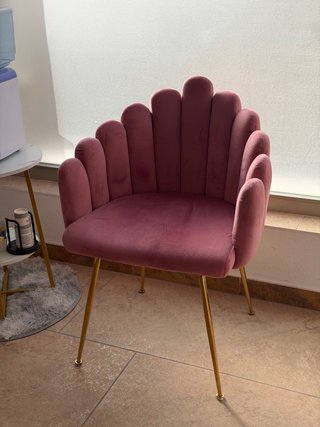 Silla terciopelo rosa patas doradas