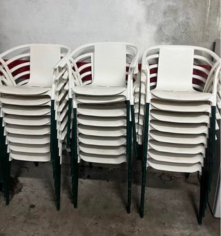 Sillas de terraza/jardín apilables (12€) cada