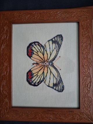 2 cuadros mariposas en punto de cruz