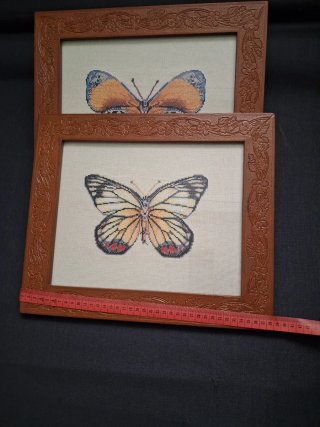 2 cuadros mariposas en punto de cruz