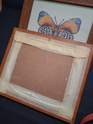 2 cuadros mariposas en punto de cruz