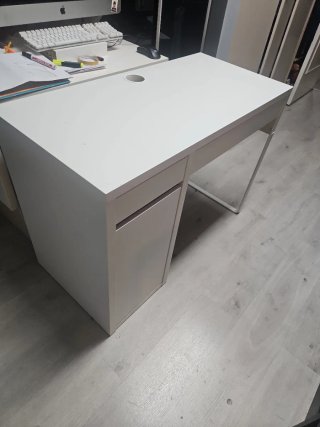 Mesa Ikea Blanca con Cajones
