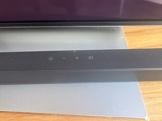 Televisor Samsung S90D 65” Negro con soundbar