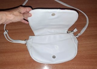 Bolso bandolera blanco y multicolor