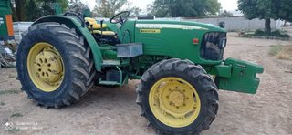 Tractor John Deere 5515N