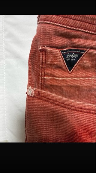 Pantalones vaqueros rojos hombre