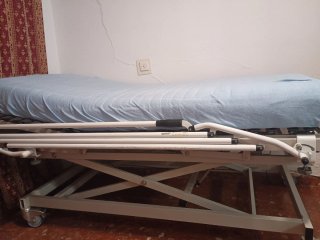 Cama articulada hospitalaria eléctrica
