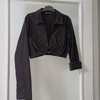 Camisa crop Zara negra Talla S