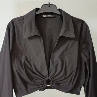 Camisa crop Zara negra Talla S