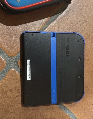 Nintendo 2DS Azul con funda Mario
