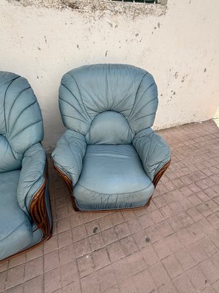 Sofá y sillones de piel azul