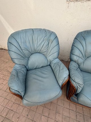 Sofá y sillones de piel azul
