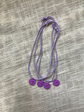 Collar de la Virgen Niña hecho a mano con amor