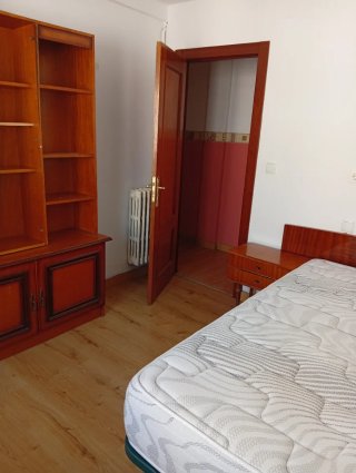 Habitación para mujer trabajadora