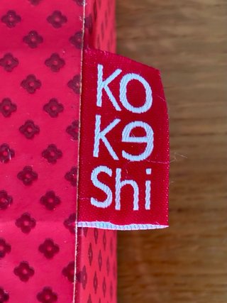 CAIXA D’ANIVERSARI KOKESHI