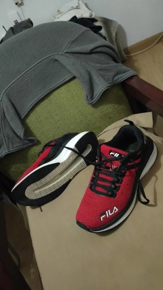 Zapatillas Fila Talla 40 Rojas y Negras