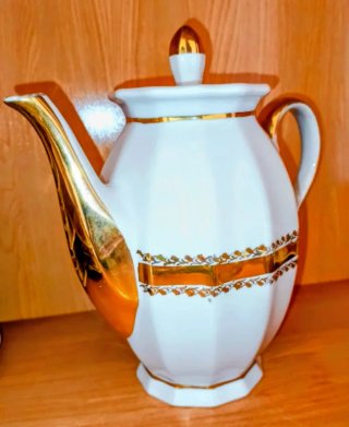 Juego de café de porcelana vintage detalles en oro