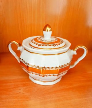 Juego de café de porcelana vintage detalles en oro