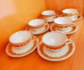 Juego de café de porcelana vintage detalles en oro