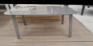 Tavolo da giardino in vetro e acciaio grigio