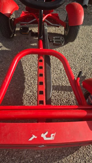 Go-kart Ferrari a pedali per adulti e bambini