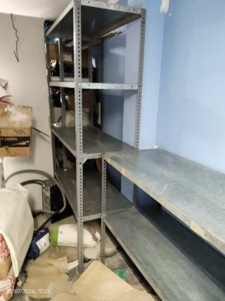 Baldas de acero para estantería metálica