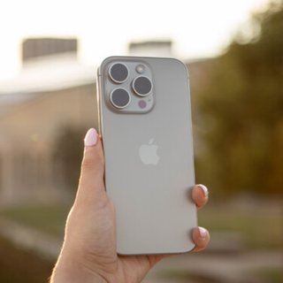 iPhone 16 Pro Max Plata 256 GB BAteria 98%