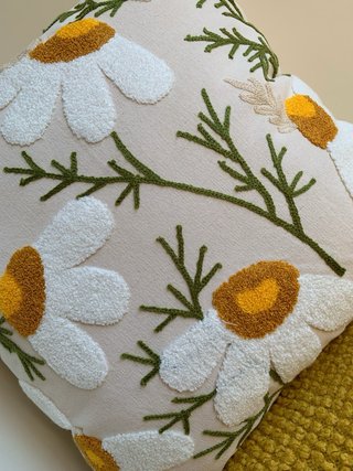 Set 2Ud.Fundas Cojínes.Bordados Flores Margaritas
