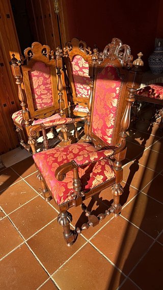 Mesa de comedor de madera con 10 sillas