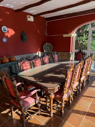 Mesa de comedor de madera con 10 sillas