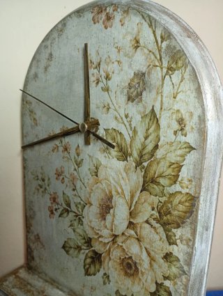 Reloj de mesa vintage floral