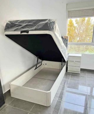 Canapés y colchónes nuevos en liquidación 150×190