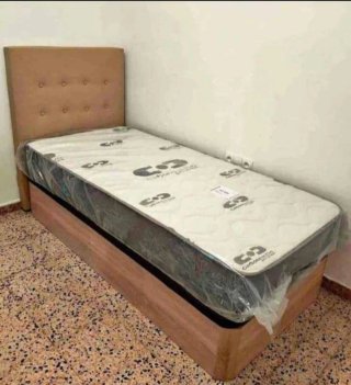 Canapés y colchónes nuevos en liquidación 150×190