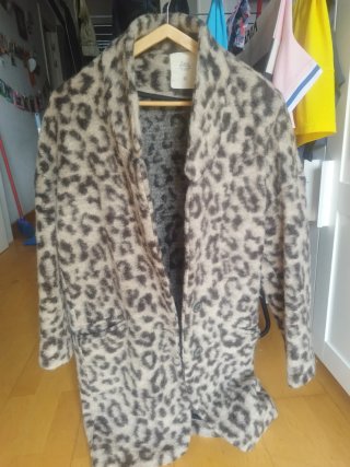Abrigo Zara estampado leopardo Talla M