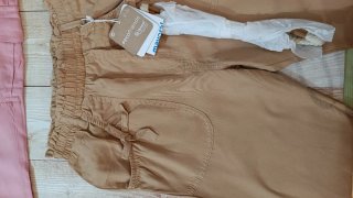 Pantalones niña cargo rosas y beige