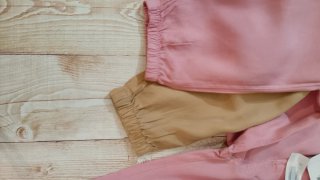 Pantalones niña cargo rosas y beige